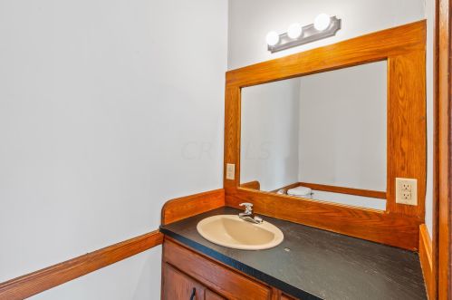 1027 Church St, Marion OH  43302-4408 exterior