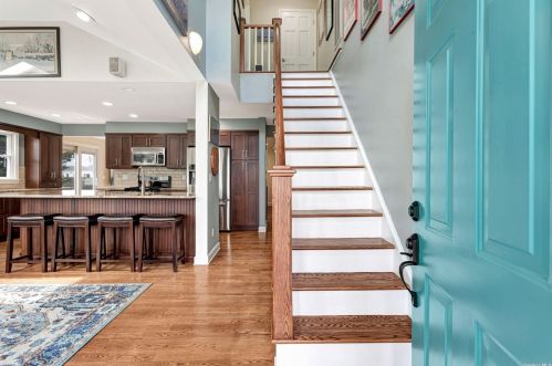 12 Shore Rd, Bayshore, NY 11706-8211