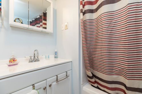 9 Friendship Dr, Salem NH  03079-3016 exterior