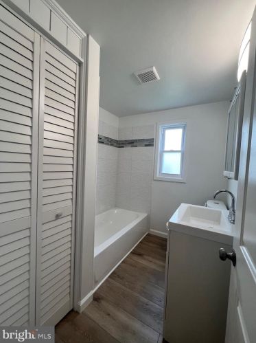 21 Sussex St, Gloucester NJ  08030-1716 exterior