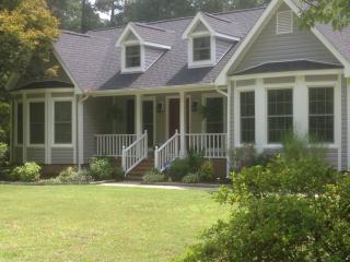 6393 Barbour Lake Rd, Fayetteville, NC 28306-9328