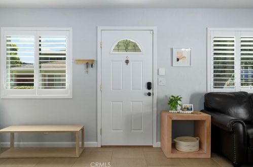 28144 Robin Ave, Santa Clarita CA  91350-2051 exterior
