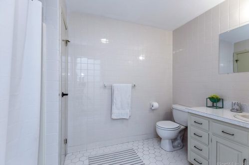 10 Surdan Mountain Rd, West Woods CT  06069-2428 exterior