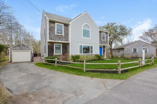 30 Salt Pond Rd, Falmouth, MA 02540-2641