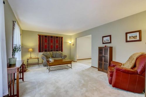2714 Lancaster Dr, Waukesha, WI 53188-1344