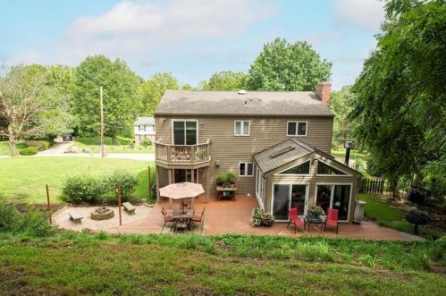 211 Edgewood Dr, Canonsburg PA  15317-3343 exterior
