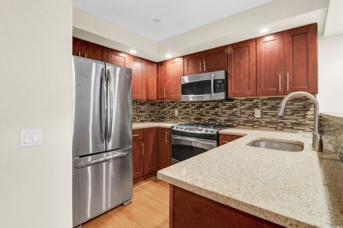 21-12 33rd St, Long Island City, NY 11105-2024