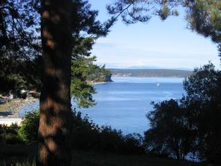 2977 Blf Rd, Greenbank WA  98253-9717 exterior