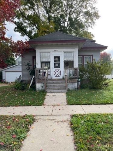 613 Grove St, Ripon, WI 54971-1632