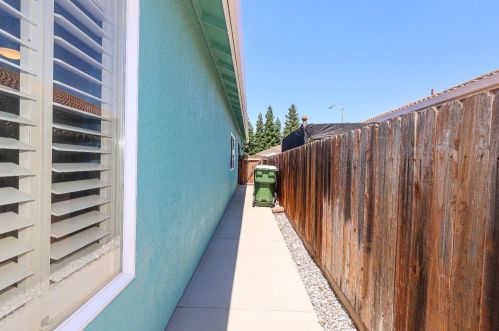 3387 Four Seasons Dr, Turlock CA  95382-9713 exterior