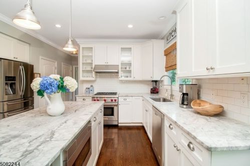 39 Jacobs Ln, Scotch Plains NJ  07076-4707 exterior