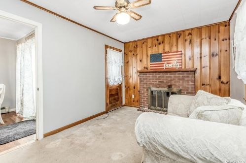 8 Carrington Dr, Elwood NY  11731-3005 exterior