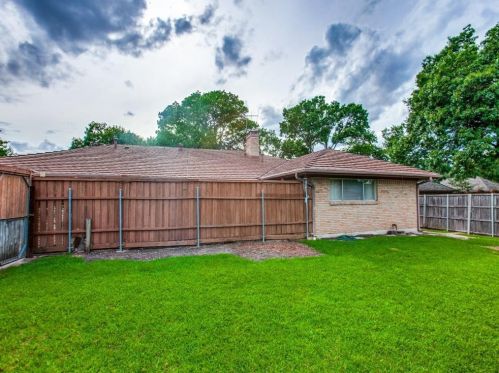 7268 Fernmeadow Dr, Dallas TX  75248-5605 exterior