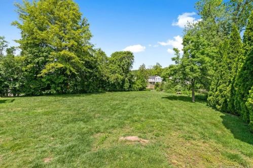 66 Todd Dr, North Haven CT  06473-1038 exterior