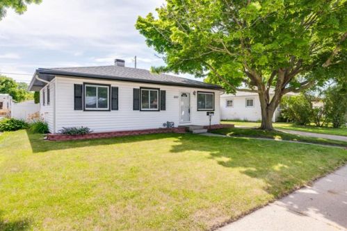 8557 17th Ave, Kenosha, WI 53143-6407