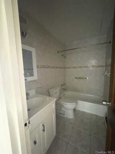 2049 Washington Ave, Bronx NY  10457-3243 exterior