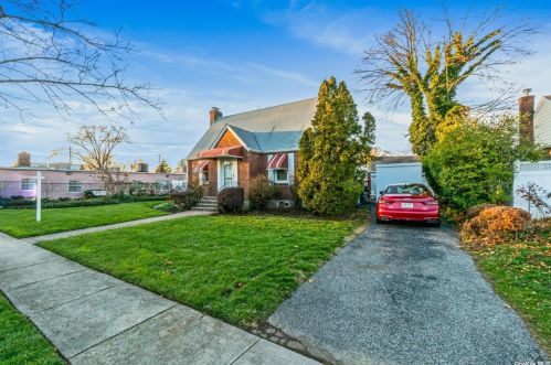 15 Kane Ave, Hempstead, NY 11550-7028