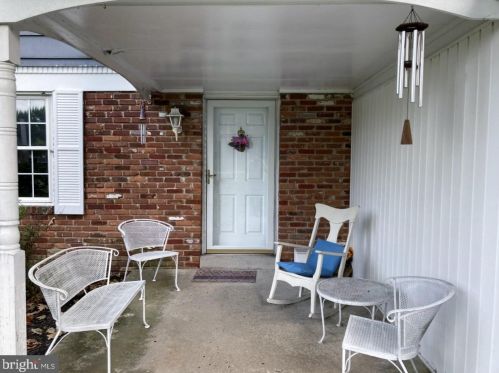 1042 Singer Ln, Norristown, PA 19403-3824