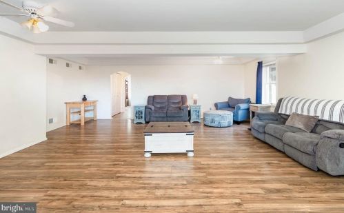 11 Thrush Dr, Carlisle PA  17015-7653 exterior