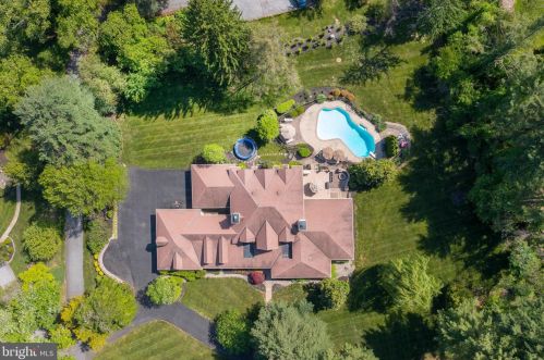 3 Valmy Ln, Wilmington, DE 19807-2255