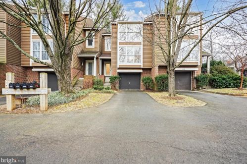 11405 Orchard Green Ct, Herndon, VA 20190-4450