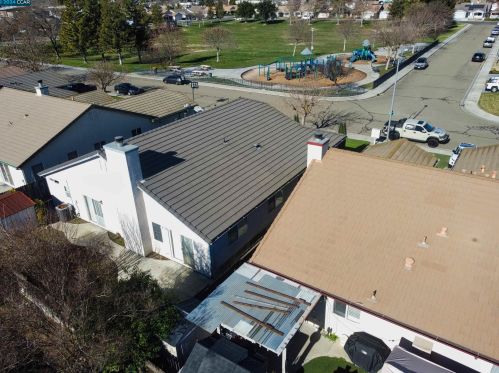 1062 Schadeck St, Manteca CA  95336-5956 exterior