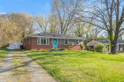 7 Armhurst Ct, Greensboro NC  27405-5911 exterior