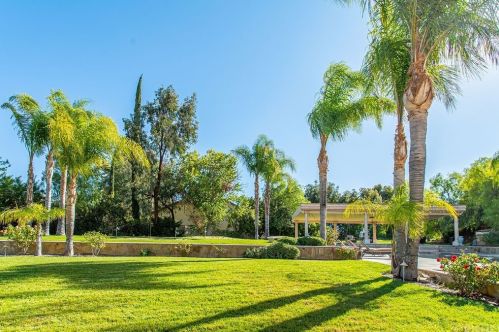 22140 Rolling Ridge Dr, Santa Clarita CA  91350-3308 exterior