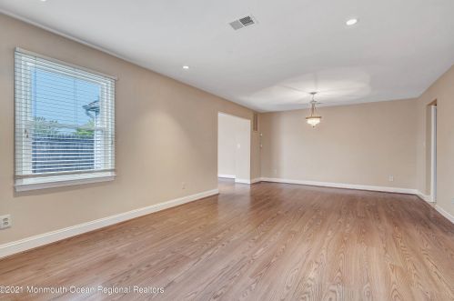 13 Jennings Ct, East Freehold NJ  07728-4320 exterior