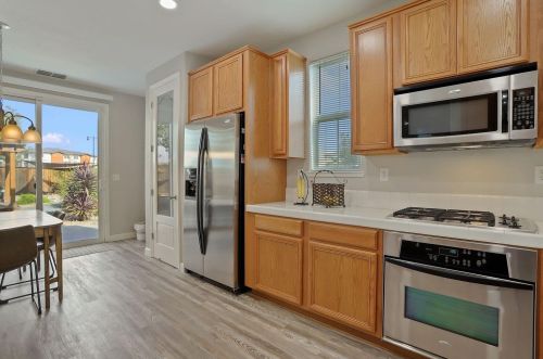 211 Emory Oak Pl, Lathrop CA  95330-8527 exterior