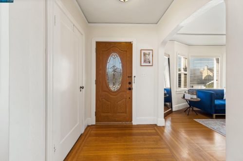 7426 Holly St, Oakland CA  94621-2834 exterior