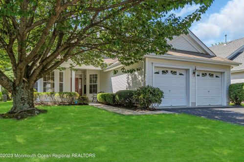 3 Amberlands Ct, Lakewood, NJ 08701-7512
