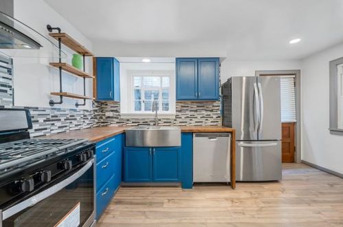 1820 Westmont Ave, Pittsburgh PA 15210-3853 exterior