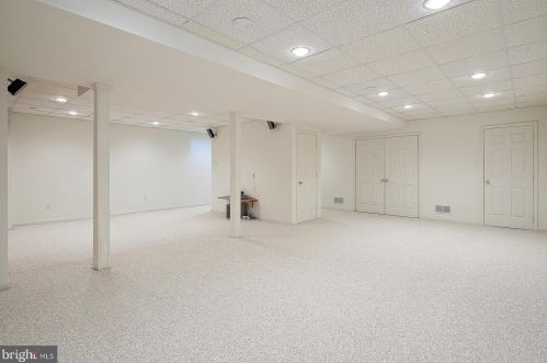 15 Lake Narraticon Dr, Swedesboro NJ  08085-3417 exterior