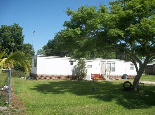 309 Pinecrest Ave, Moore Haven, FL 33471-3028