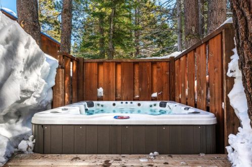 14549 Davos Dr, Truckee CA 96161-7165 exterior