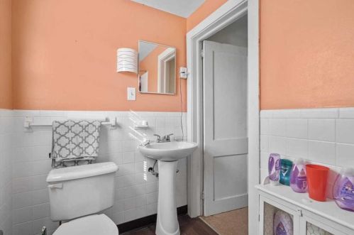 318 Noxon Rd, Poughkeepsie NY  12603-2904 exterior