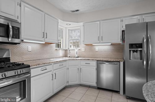 611 Cascade Dr, Mount Laurel NJ 08054-4928 exterior