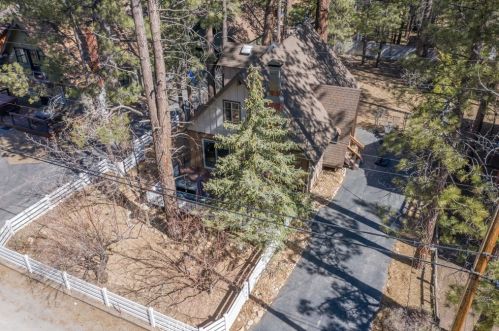 919 Mountain Ln, Big Bear City CA  92314 exterior