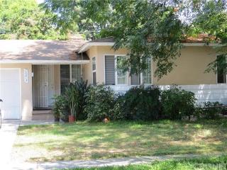 18213 Hatton St, Los Angeles, CA 91335-2029