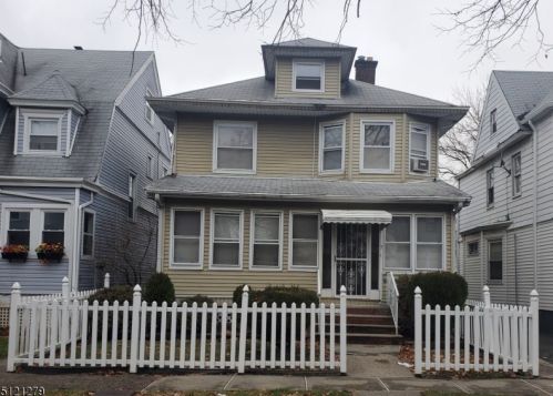 7 Hawthorne Pl, East Orange, NJ 07018-3329