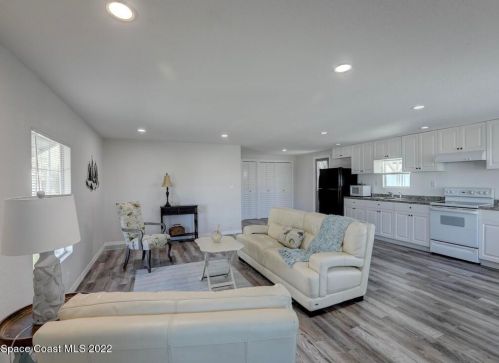 1112 Oriole Cir, Sebastian FL  32976-7521 exterior