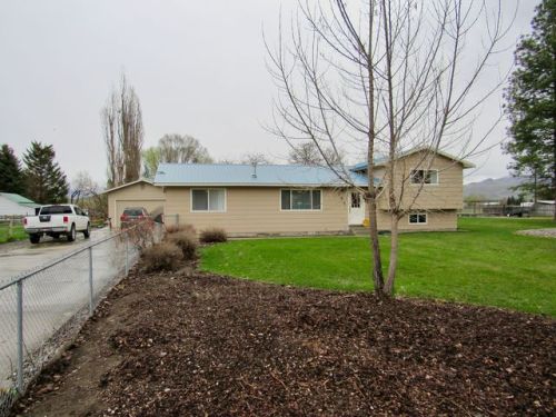 194 Saint Charles Rd, Baker, ID 83467-5224