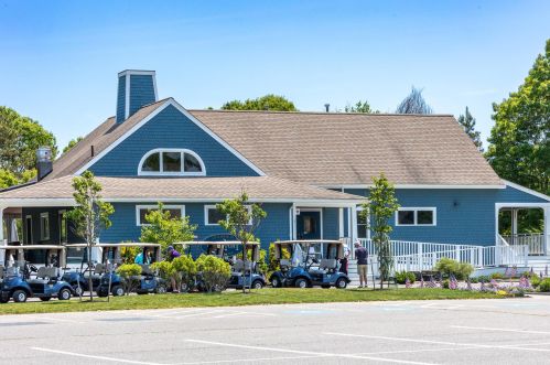 70 Greyhawk Dr, Mashpee MA 02649-4420 exterior