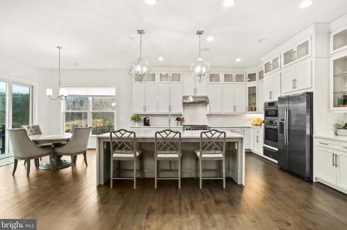 10244 Forest Lake Dr, Great Falls VA  22066-3609 exterior