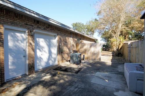 190 Country Club Rd, Shalimar FL  32579-1634 exterior