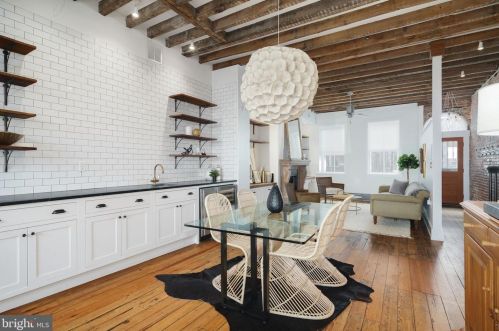 821 Fitzwater St, Philadelphia PA 19147-2836 exterior