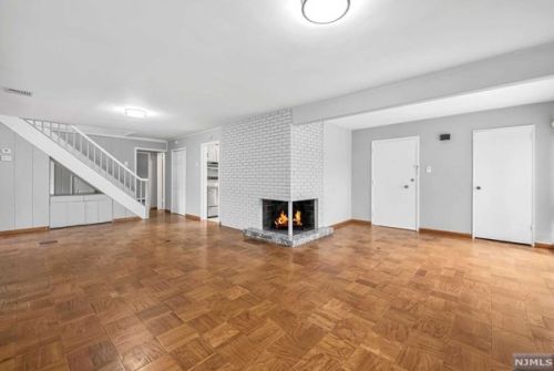 836 Norgate Dr, Ridgewood NJ  07450-2116 exterior