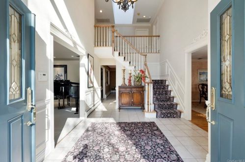 6 Galbraith Rd, Airmont, NY 10901-3325