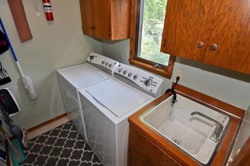 421 10th Ave, Faribault MN  55021-6433 exterior